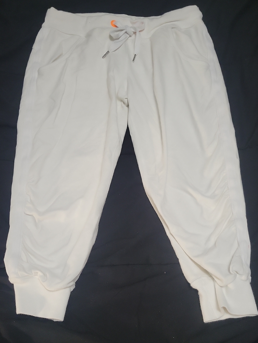 Lululemon Size 6 White Dance Studio Mid-Rise Cropped Pants